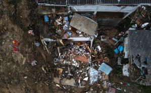 Petrópolis suma 152 muertes por lluvias y con dificultades continúa búsqueda de desaparecidos