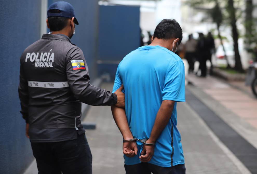 Tres venezolanos detenidos por herir de varias puñaladas a un peruano en Ecuador