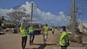 Tonga entró en confinamiento al registrar sus primeros casos de Covid-19 tras erupción y tsunami
