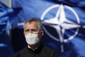 El jefe de la Otan acusa a Putin de haber “destrozado” la paz en Europa