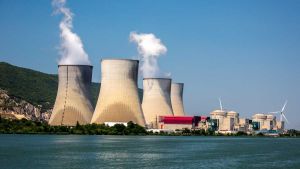 Francia detendrá tres nuevos reactores nucleares por problemas de corrosión