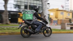 VIDEO: Alcalde peruano vinculó a mototaxistas y repartidores venezolanos con la delincuencia