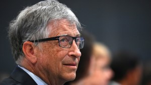 Bill Gates dio positivo a la prueba de Covid-19 tras presentar síntomas leves