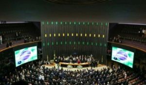 Brasil aprobó polémico proyecto de ley que flexibiliza el uso de agrotóxicos