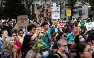 Antivacunas volvieron a protestar en Nueva York para pedir fin de restricciones