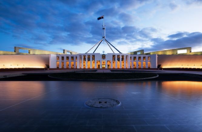 “Me violaron en un sofá”: Víctimas de abusos sexuales en Parlamento australiano rompieron el silencio (Video)
