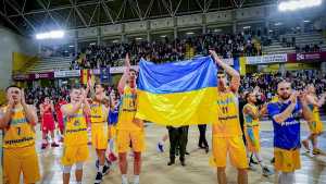 La selección ucraniana de baloncesto espera su regreso en un hotel de Madrid