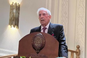 Vargas Llosa: Los comunistas no saben gobernar, pero sí saben conservar el poder, entre ellos Maduro