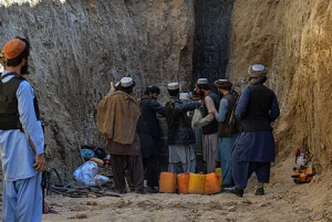 Murió un niño tras permanecer 15 horas atrapado en un pozo en Afganistán