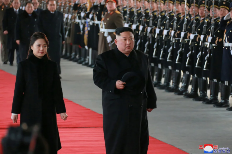 La esposa de Kim Jong-un reapareció tras cuatro meses alejada de la mirada pública