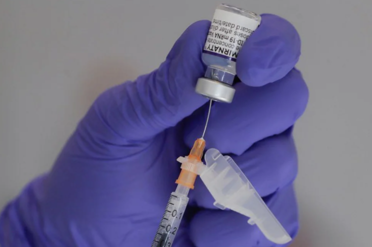 La infección por Covid-19 es menos grave en personas totalmente vacunadas, confirma un nuevo estudio