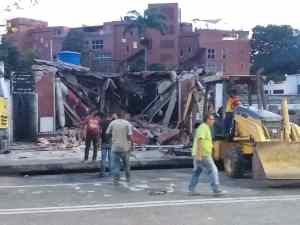 En IMÁGENES: Así fue la demolición que acabo con la Frutería Biruma en Altamira