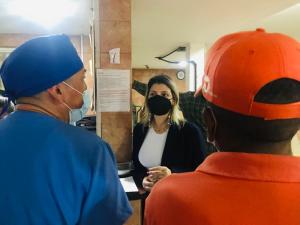 “Sudan la gota gorda” los trabajadores y pacientes de la unidad de diálisis de Maracaibo