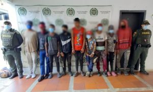 Nueve venezolanos capturados en flagrancia cuando intentaban robar un local en Colombia
