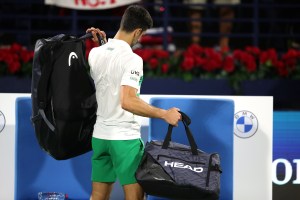 Djokovic cayó en cuartos de final del torneo de Dubái y acabó su reinado en la cima del tenis
