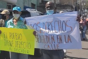 Régimen de Maduro excarceló a dos abuelos detenidos en Macuto por exigir salarios dignos con pancartas