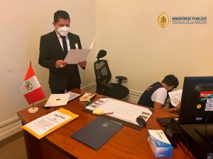 Allanan las oficinas del Palacio de Gobierno en Perú por investigación contra el presidente (Video)
