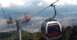 Caos en el teleférico de Caracas: Falla dejó las cabinas suspendidas por horas con usuarios dentro