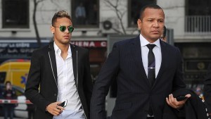De futbolista frustrado y albañil a convertir a su hijo en el jugador más caro de la historia: los secretos del padre de Neymar
