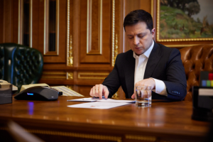 Zelenski firma solicitud para la entrada de Ucrania en la Unión Europea
