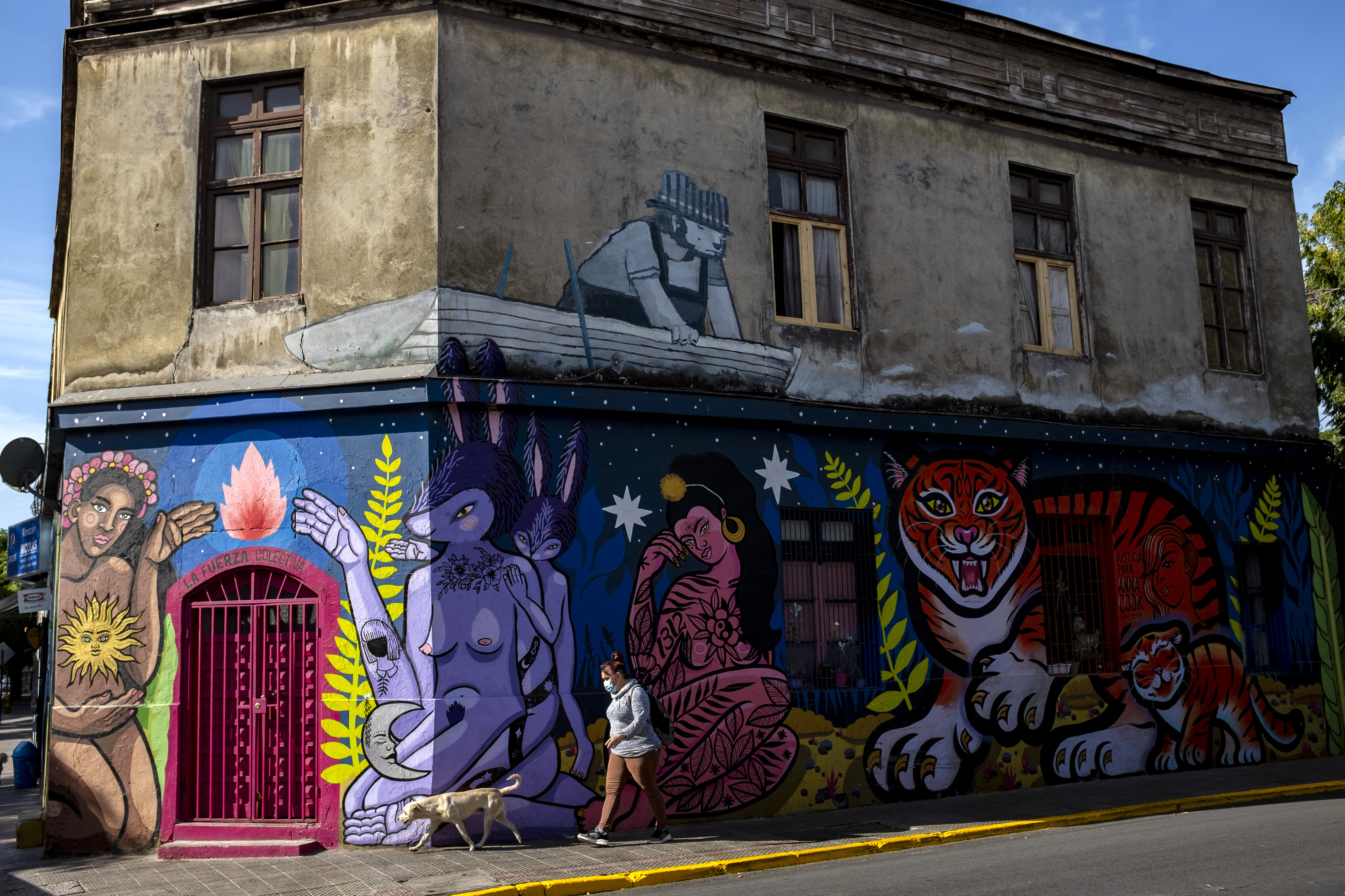 Cómo es Yungay, el barrio que refleja la nueva diversidad social de Chile donde vivirá Gabriel Boric (FOTOS)