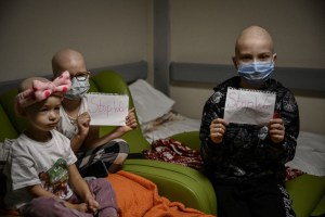 España recibe 25 niños ucranianos con cáncer para que sigan su tratamiento