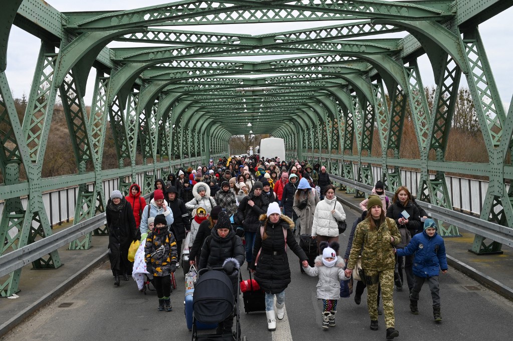 El éxodo de refugiados ucranianos roza los 2,6 millones