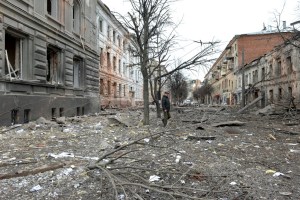 Una niña muere deshidratada en Ucrania en las ruinas de una casa bombardeada