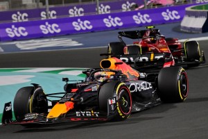 Verstappen, “sultán” en Arabia tras protagonizar emocionante “mano a mano” con Leclerc