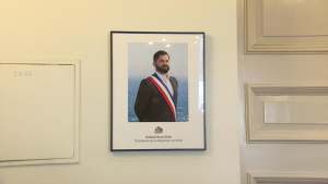 Sin corbata: Así es el retrato oficial de Gabriel Boric como nuevo presidente de Chile