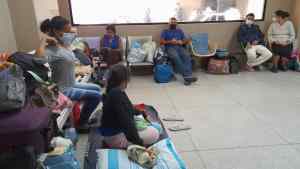 Separadas de sus bebés y pasando roncha: el calvario de las madres en el Hospital de San Cristóbal (VIDEO)