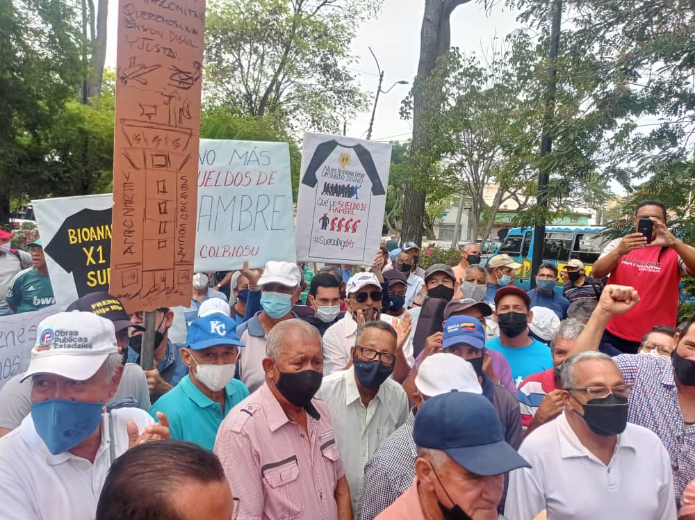 Pensionados y jubilados de Sucre rechazan salario de hambre decretado por Maduro