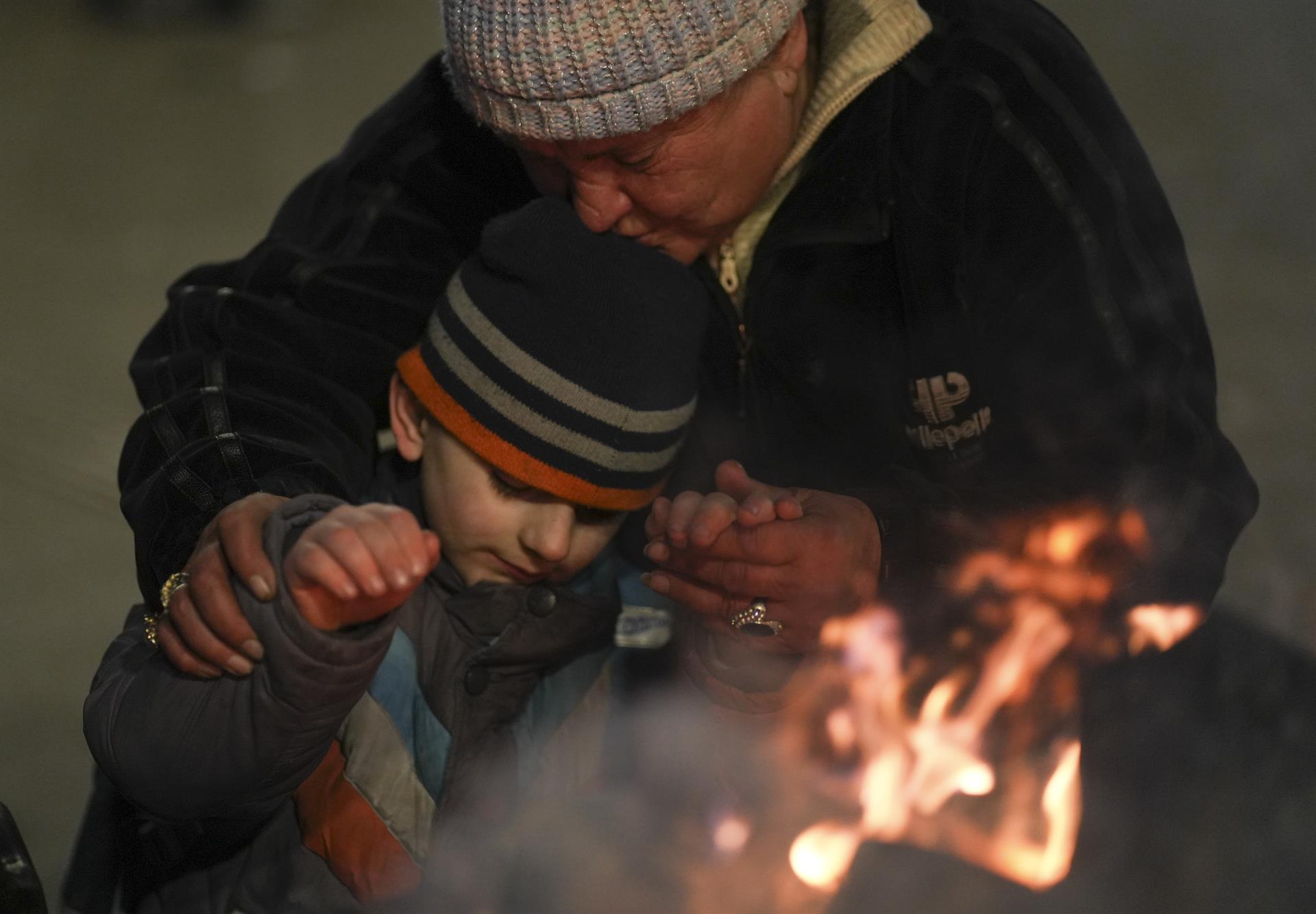 Unos 800 mil niños han abandonado Ucrania, muchos sin sus familias, según ONG