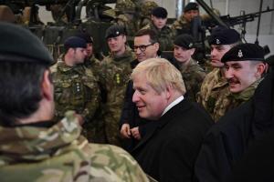 El Reino Unido prohíbe a sus militares ir a luchar a Ucrania “hasta próximo aviso”
