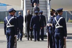 El rey de España llegó a Santiago de Chile para la investidura presidencial de Boric el #11Mar