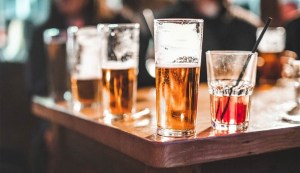 Muertes relacionadas con el alcohol aumentaron durante la pandemia en EEUU