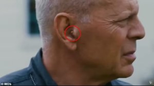 Bruce Willis usó un apuntador de auricular para la grabación de su última película “American Siege”