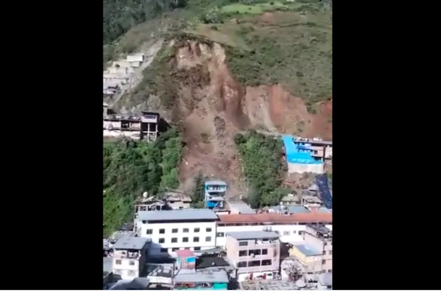 Captaron en VIDEO deslizamiento de tierra que sepultó más de 80 viviendas en Perú