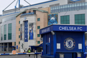Crisis en el Chelsea: congelaron tarjetas de crédito corporativas y pedirán un permiso especial para vender el club
