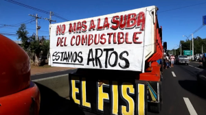 Paraguay vive segunda jornada de bloqueos de vías y protestas por el precio de los combustibles