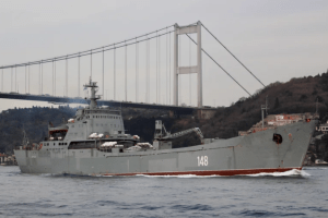 Ucrania afirmó haber destruido un buque ruso en el puerto de Berdiansk