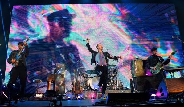 ¡Real inclusión! Coldplay distribuyó equipos especiales en conciertos para personas con discapacidad auditiva