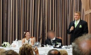 El padrino de una boda en Illinois se robó a la novia después de confesarle su amor durante su discurso