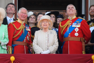 Príncipe Carlos, heredero de la corona británica, está en Balmoral junto a la reina Isabel II ante su estado de salud