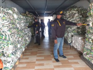 Detuvieron a cinco funcionarios de almacenadora de alimentos por contrabando en Sucre