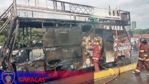 Un Food truck se prendió en llamas en la feria de comida de Plaza Venezuela (IMÁGENES)