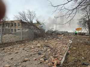 Desgarradoras IMÁGENES de la destrucción del aeropuerto de Gavrishovka en Ucrania tras un nuevo bombardeo ruso