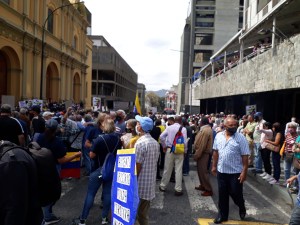 Jubilados y pensionados protestan en Caracas para exigir salarios justos y calidad de vida este #9Mar (FOTOS)