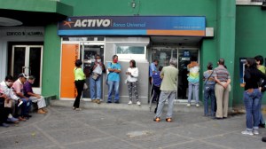 Así reaccionaron los venezolanos a la vuelta de los bancos a sus horarios habituales (VIDEO)