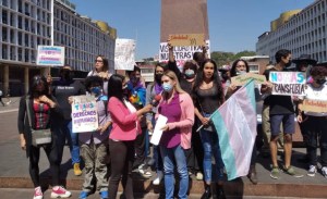 Activistas Lgbtiq+ protestan frente al CNE para exigir el derecho a la identidad de las personas trans
